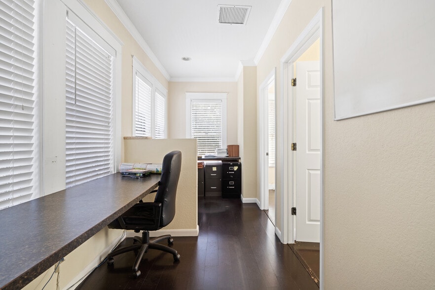 More Photos Of 1902 W Cass St, Tampa Office For Sale