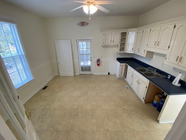 More Photos Of 702 McKinley Ave NE, Huntsville Office Residential For Sale