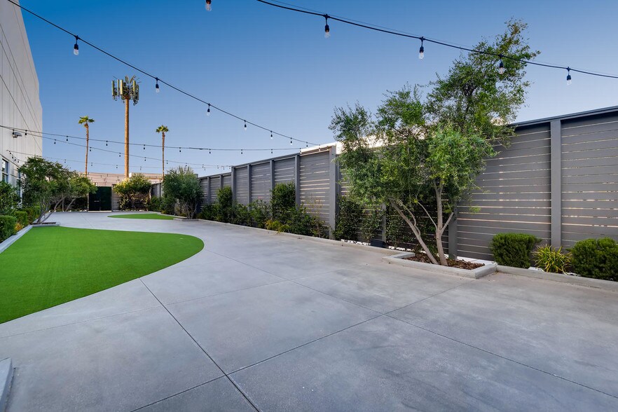 More Photos Of 5810 S Eastern Ave, Las Vegas Office For Sale