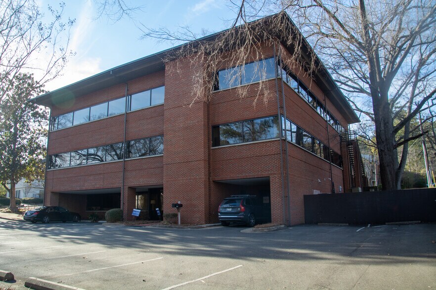 More Photos Of 1600 E Franklin St, Chapel Hill Medical For Sale