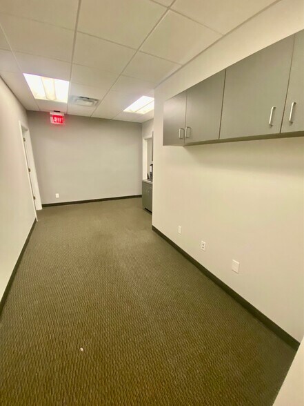 More Photos Of 9000 Regency Square Blvd, Jacksonville Office For Sale