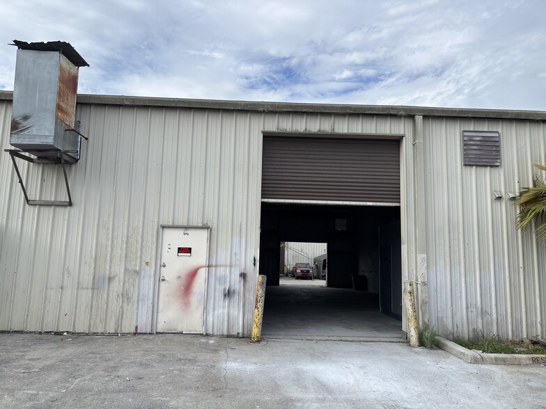 Primary Photo Of 9765 S Orange Blossom Trl, Orlando Warehouse For Lease