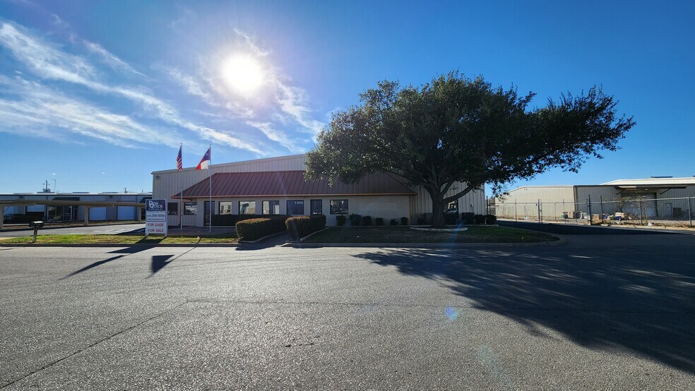 More Photos Of 1304 W Industrial Blvd, Round Rock Light Distribution For Sale