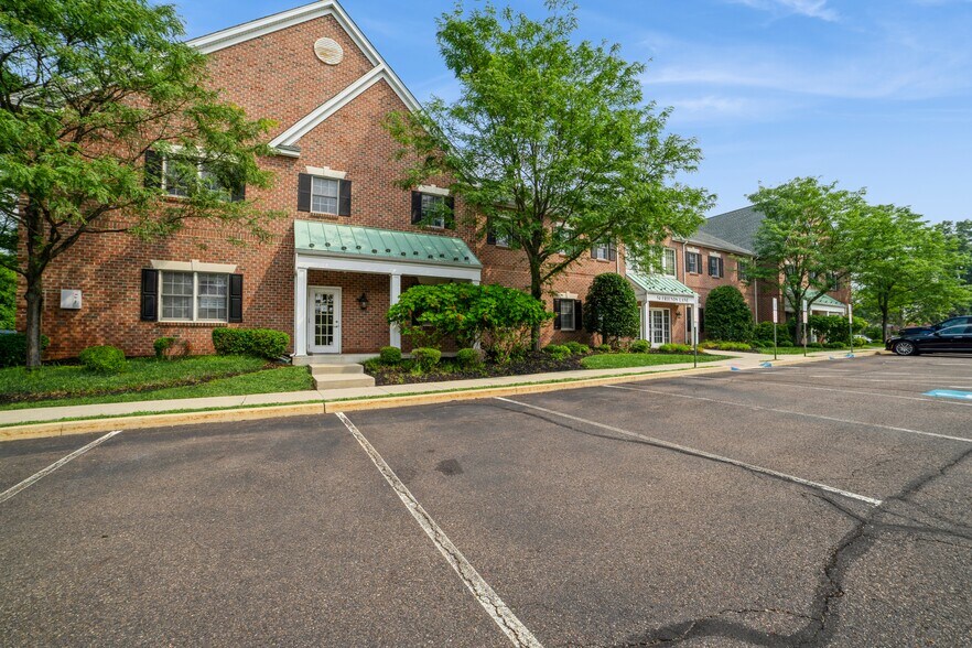 More Photos Of 54 Friends Ln, Newtown Office For Sale