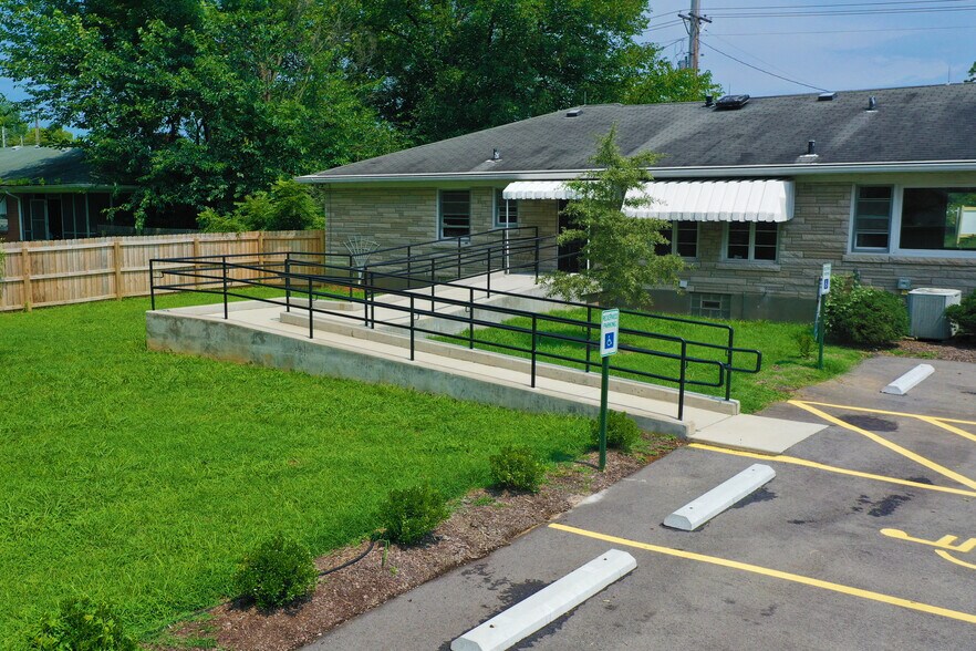 More Photos Of 9212 Preston Hwy, Louisville Office For Sale