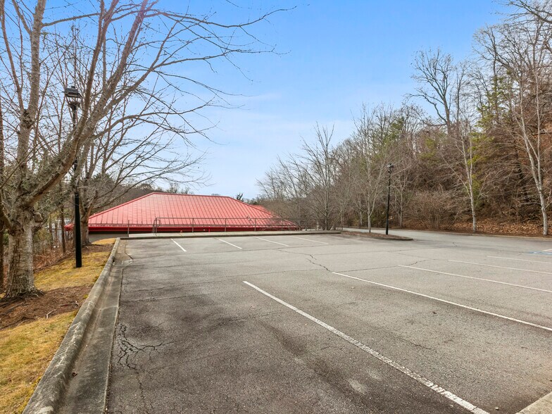 More Photos Of 1070 Tunnel Rd, Asheville Office For Sale