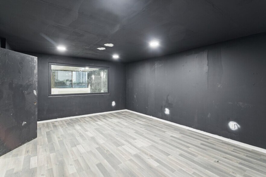 More Photos Of 327-345 E Bay St, Jacksonville Office For Sale