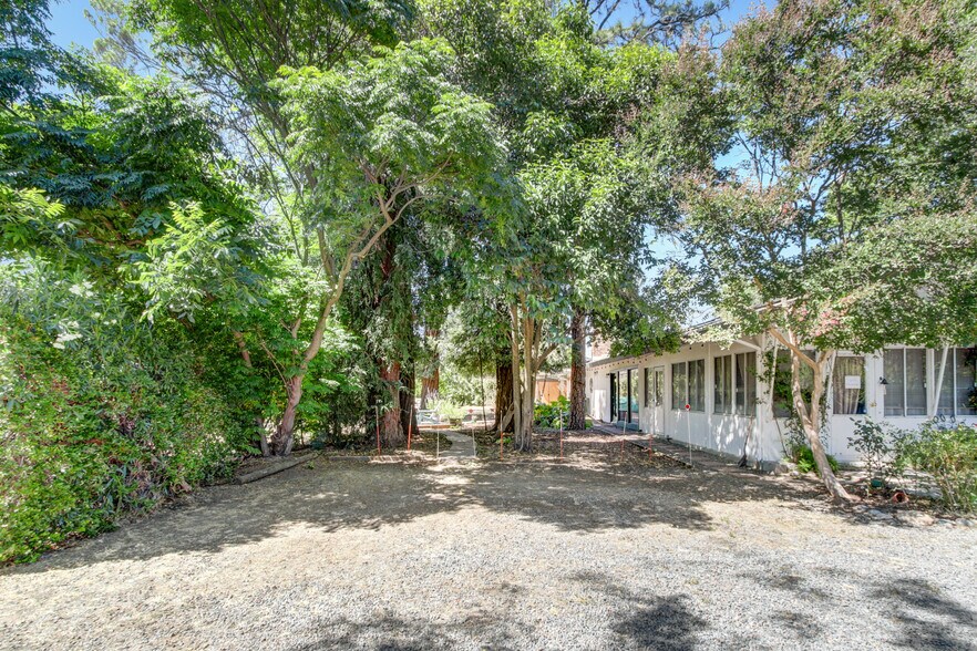 More Photos Of 4833 College Oak Dr, Sacramento Multifamily For Sale