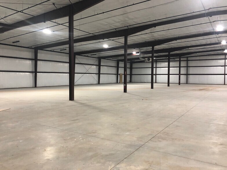 More Photos Of 2207 N 17th St, Rogers Industrial For Lease