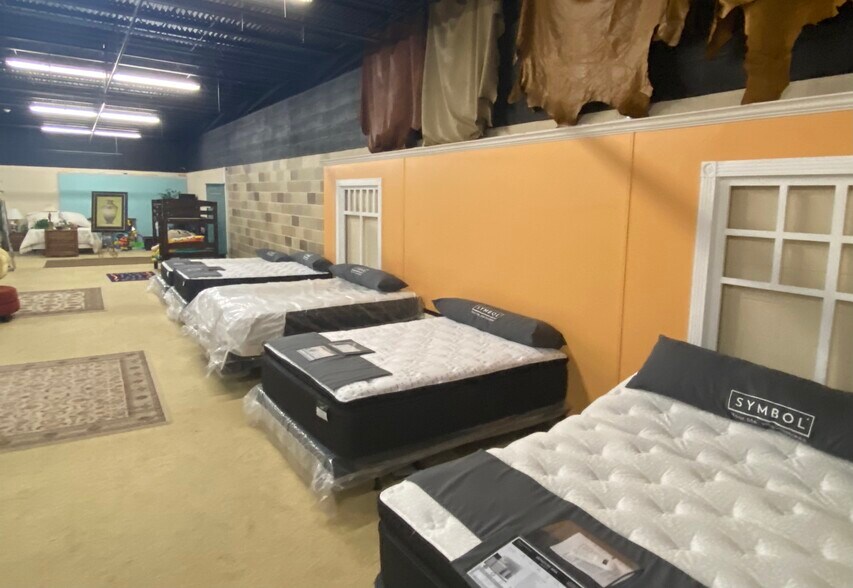 More Photos Of 3351 Hickory Blvd, Hudson Freestanding For Sale