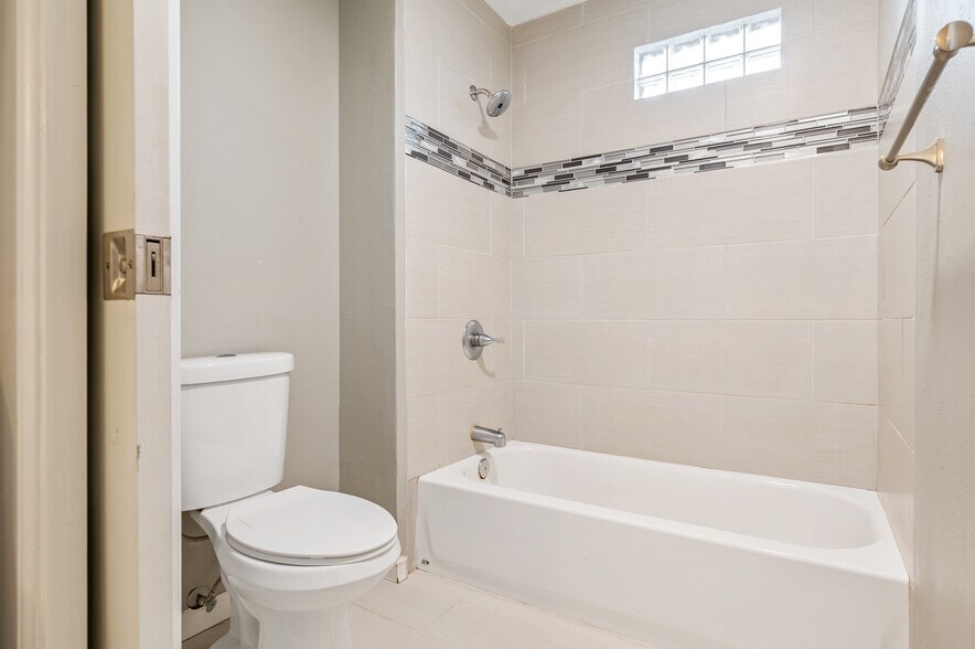 More Photos Of 3315 Claremont Ave S, Seattle Apartments For Sale