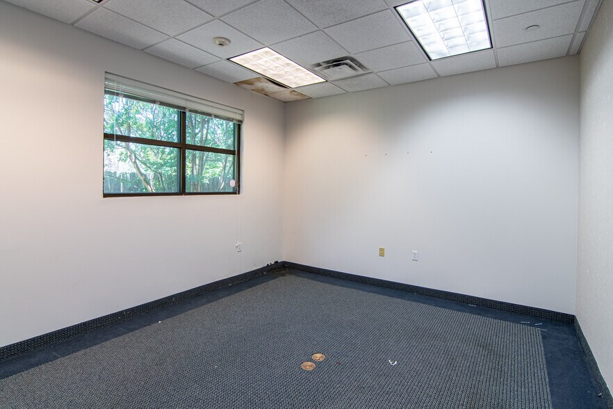 More Photos Of 201 W 5th St, Bonham Medical For Lease