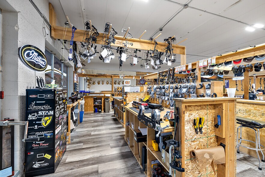 More Photos Of 47979 Van Dyke, Shelby Township Freestanding For Sale