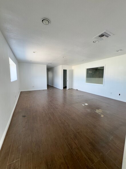 More Photos Of 9819 Glenoaks Blvd, Sun Valley Manufacturing For Sale