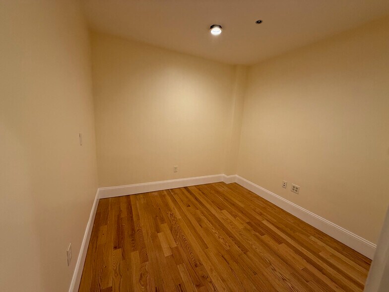 More Photos Of 288 Walnut St, Newton Office For Lease