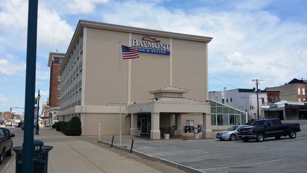 More Photos Of 325 Main St, Keokuk Hotel For Sale
