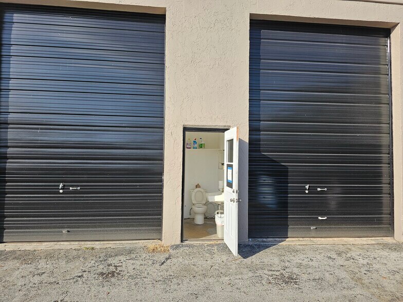 More Photos Of 4670 SW 83rd Ter, Davie Manufacturing For Sale