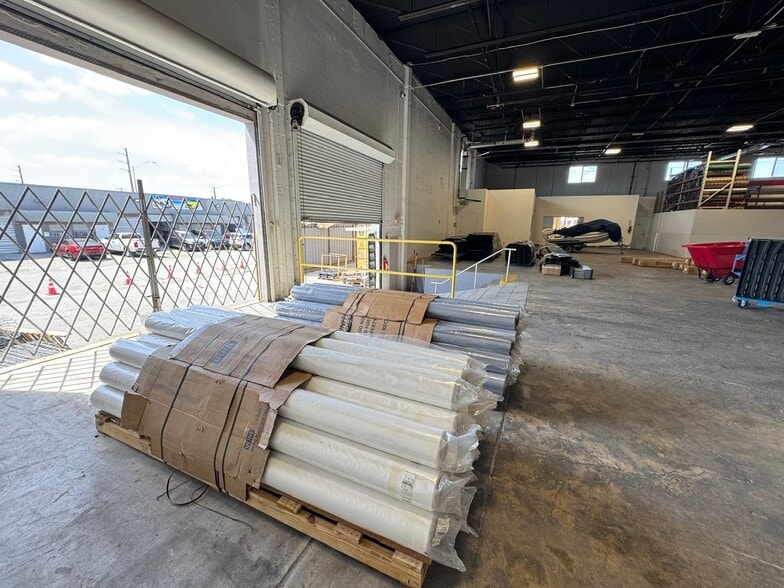More Photos Of 2170-2290 W 8th Ave, Hialeah Warehouse For Lease