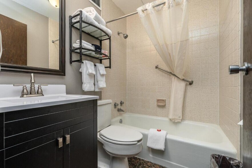 More Photos Of 3200 W Russell St, Sioux Falls Hotel For Sale