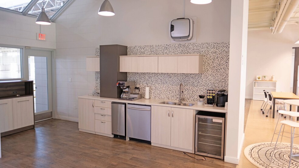 More Photos Of 13467 Quincy St, Holland Distribution For Lease