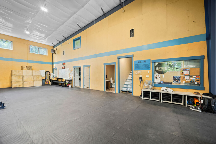 More Photos Of 112 E Blanchard Lake Rd, Whitefish Warehouse For Lease