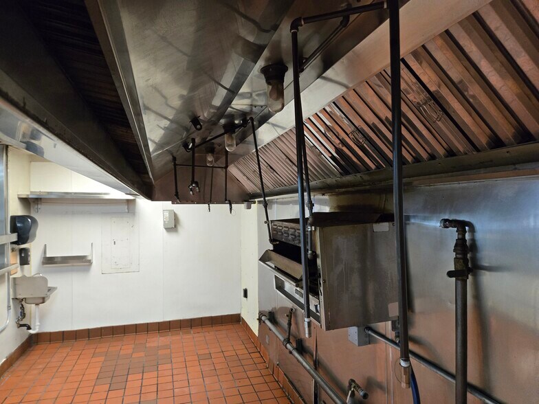 More Photos Of 4 E University Dr, Tempe Restaurant For Lease