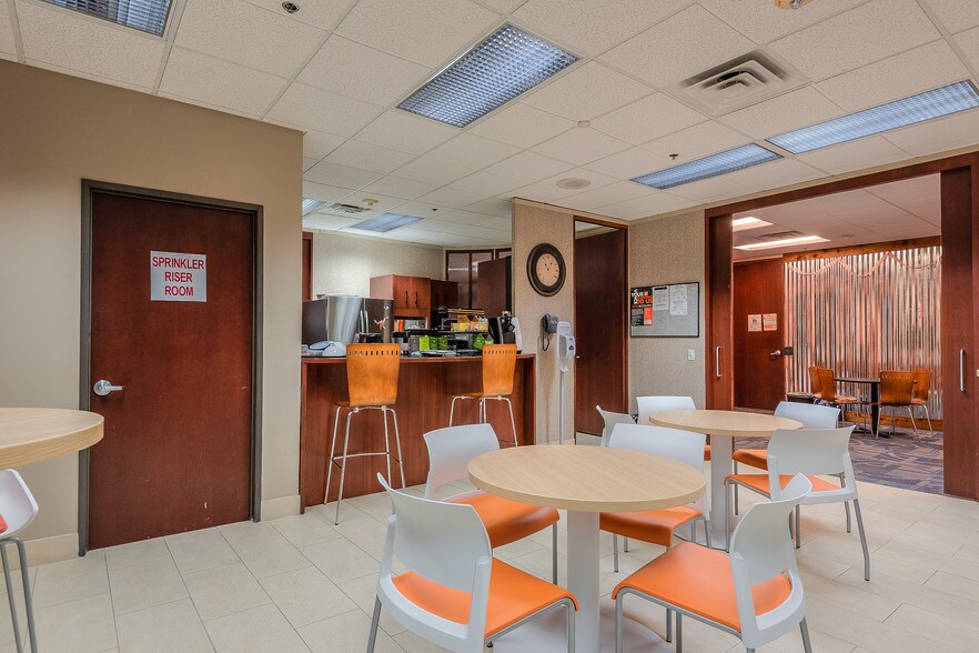 More Photos Of 2951 Kinwest Pky, Irving Office For Lease