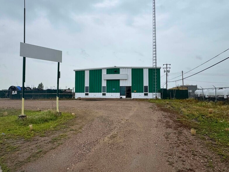 More Photos Of 5104 42 Av, Lloydminster Medical For Lease