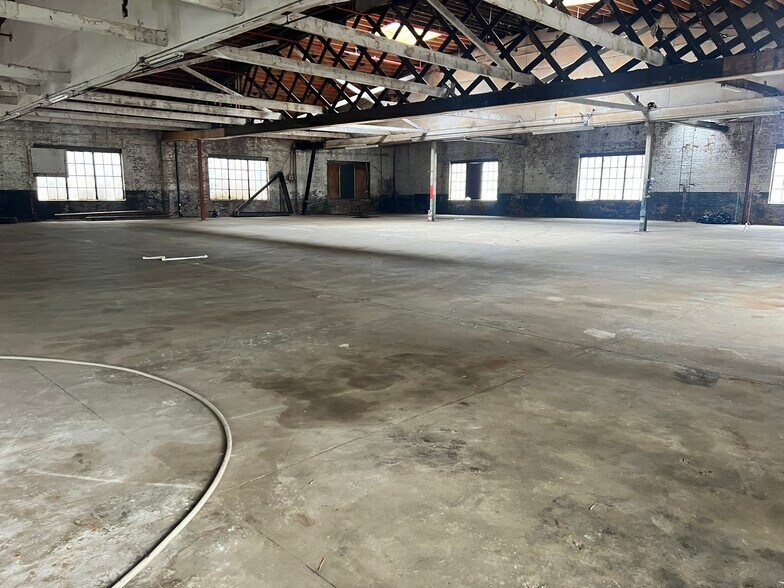 More Photos Of 751 Concourse Village West, Bronx Warehouse For Lease