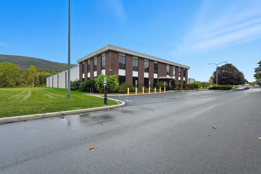 More Photos Of 1466 Curran Hwy, North Adams Manufacturing For Lease