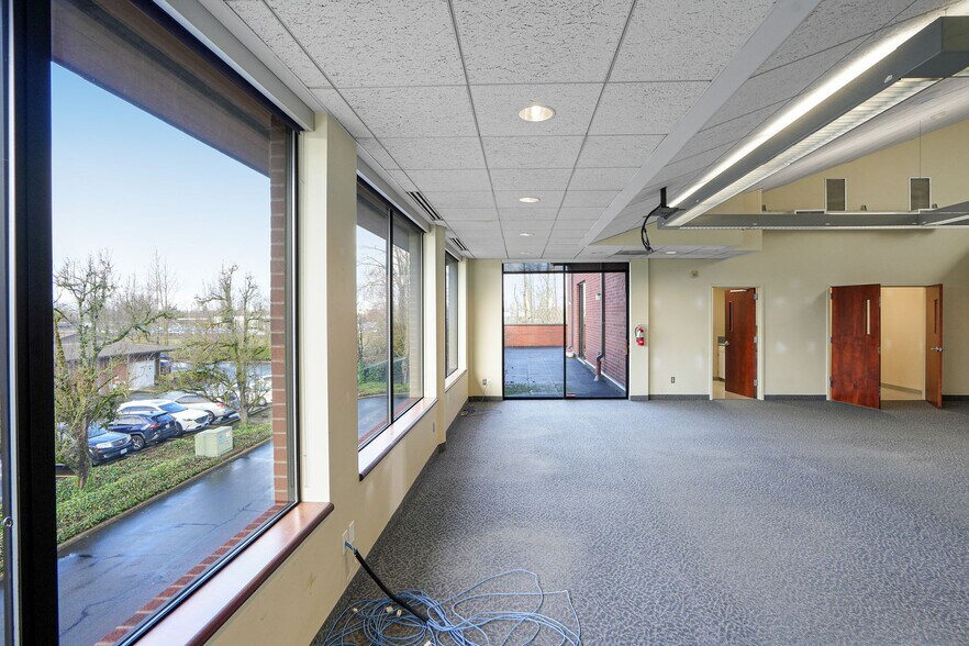 More Photos Of 2965 Ryan Dr SE, Salem Office For Sale