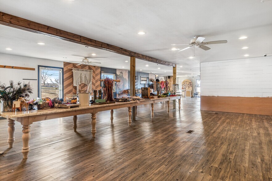 More Photos Of 1421 E Main St, Park Hills Flex For Sale