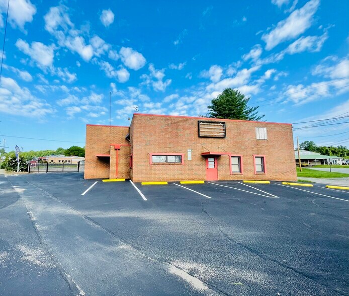 More Photos Of 500 W Fleming Dr, Morganton Warehouse For Lease