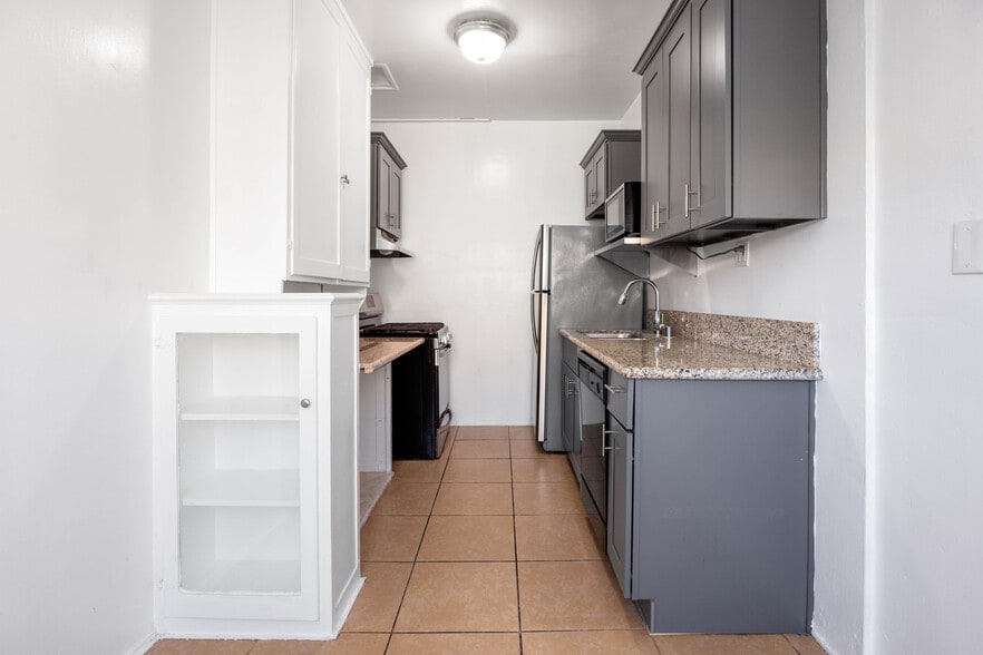 More Photos Of 1848 N Gramercy Pl, Hollywood Apartments For Sale