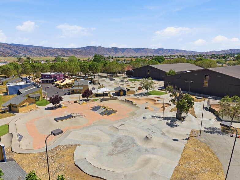 More Photos Of 28400 Stallion Springs Dr, Tehachapi Sports And Entertainment For Lease