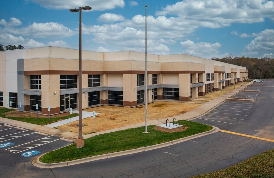 More Photos Of 2745 Whitehall Park Dr, Charlotte Light Distribution For Lease