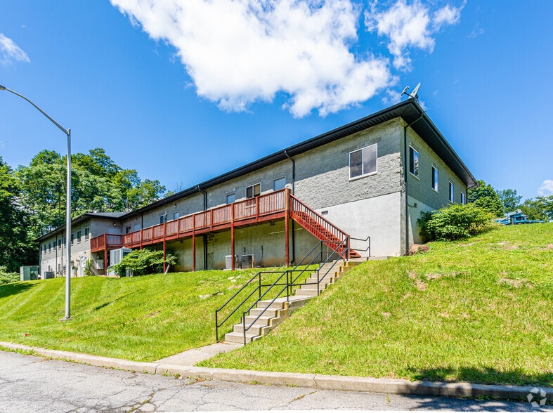 More Photos Of 4 Corwin Ct, Newburgh Medical For Sale