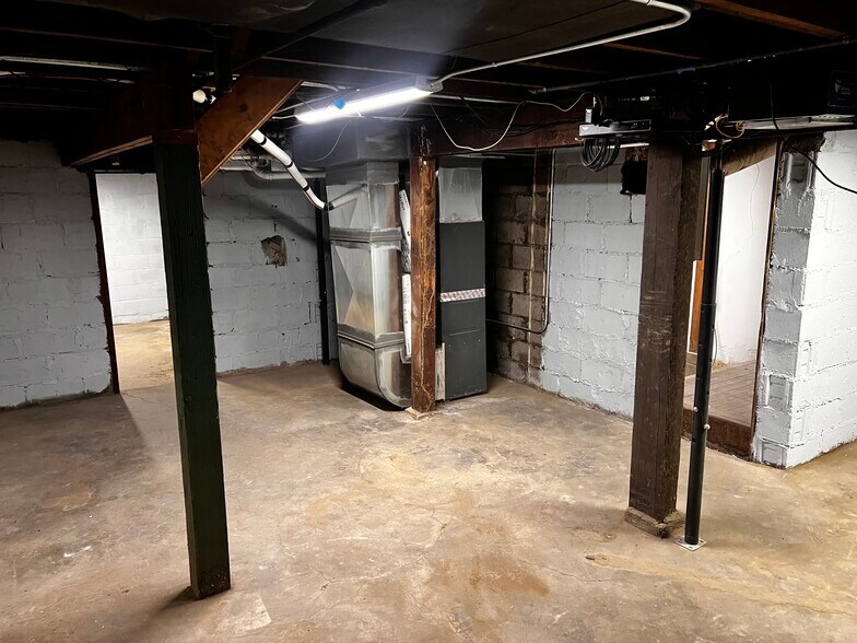 More Photos Of 2601-2603 N 45th St, Omaha Storefront Retail Residential For Sale