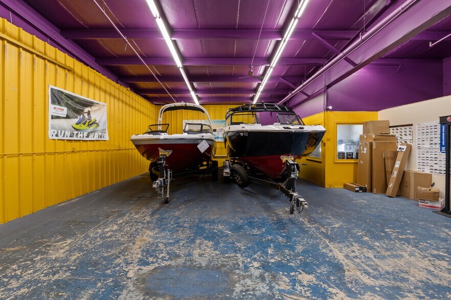 More Photos Of 812 Fort Crook Rd S, Bellevue Showroom For Sale