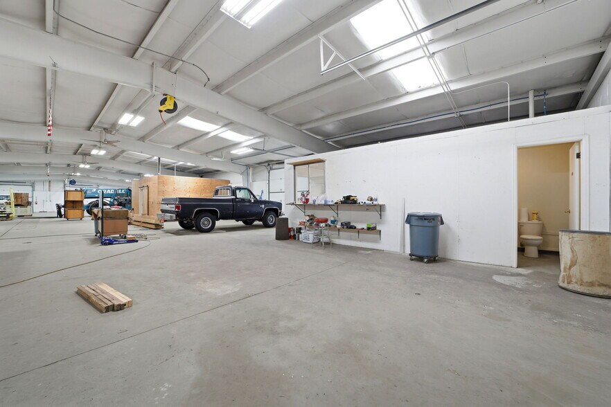 More Photos Of 114 5th St, Fowler Industrial For Lease
