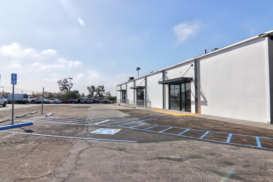 More Photos Of 3860 E Main St, Ventura Freestanding For Lease