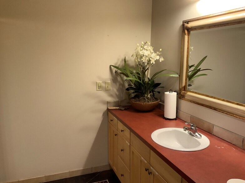 More Photos Of 2020 E Continental Blvd, Southlake Office For Lease