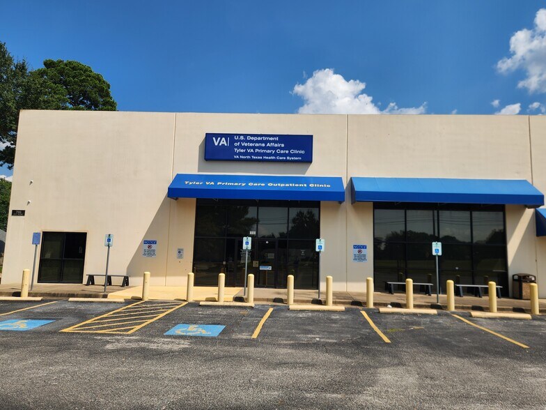 More Photos Of 7916 S Broadway Ave, Tyler Medical For Lease