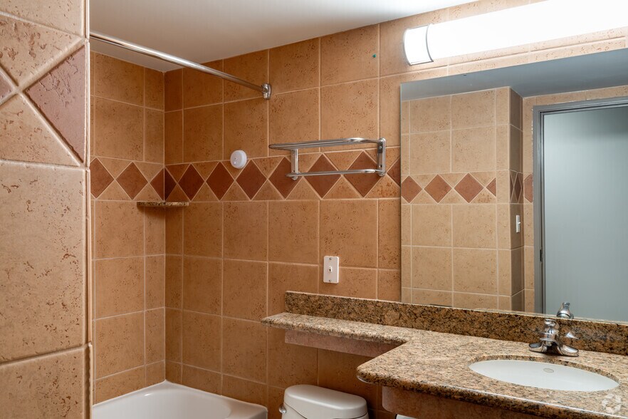 More Photos Of 34911 Van Dyke Ave, Sterling Heights Apartments For Lease