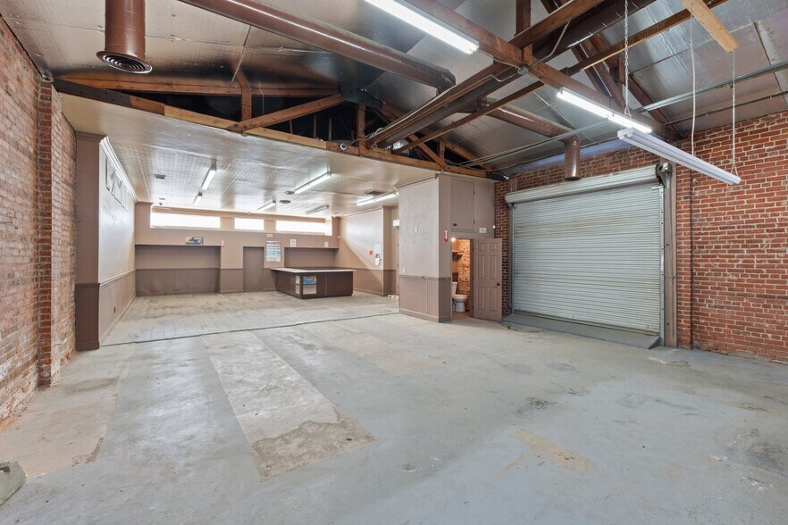 More Photos Of 1100 N Fresno St, Fresno Service For Sale