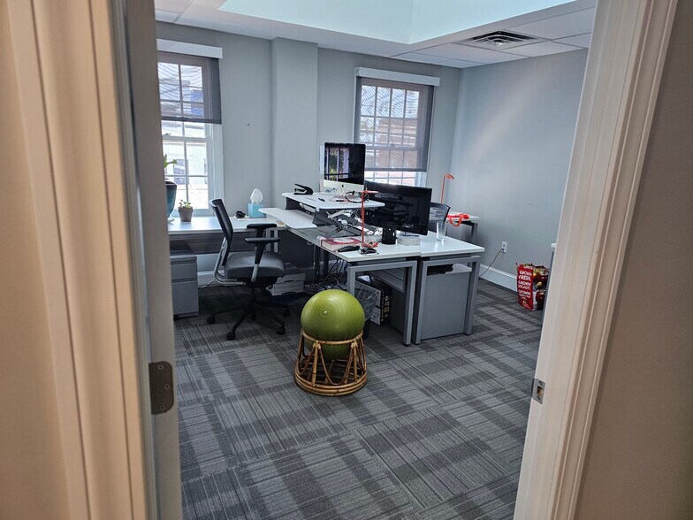 More Photos Of 1552 Post Rd, Fairfield Freestanding For Lease