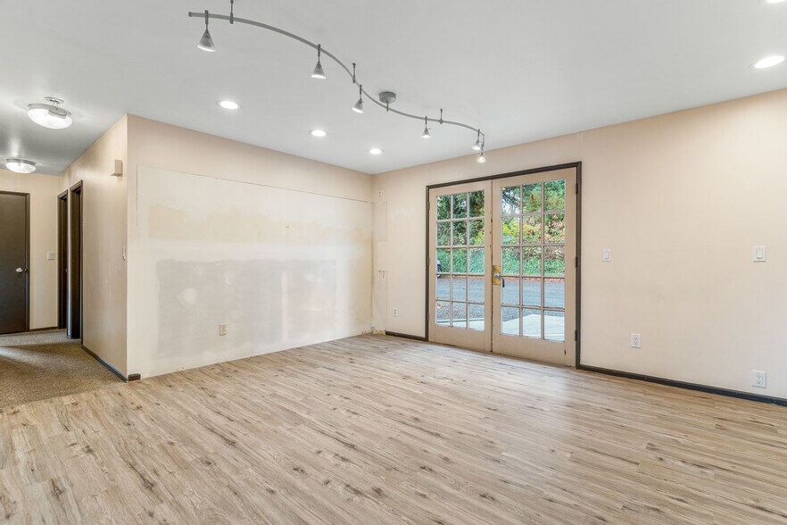 More Photos Of 712 Avenue D, Snohomish Storefront Retail Office For Sale