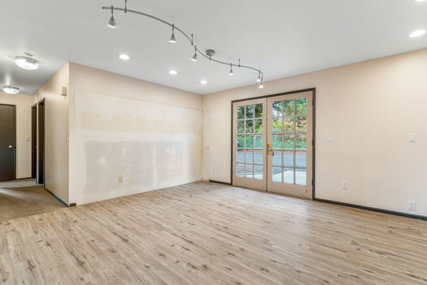 More Photos Of 712 Avenue D, Snohomish Storefront Retail Office For Sale