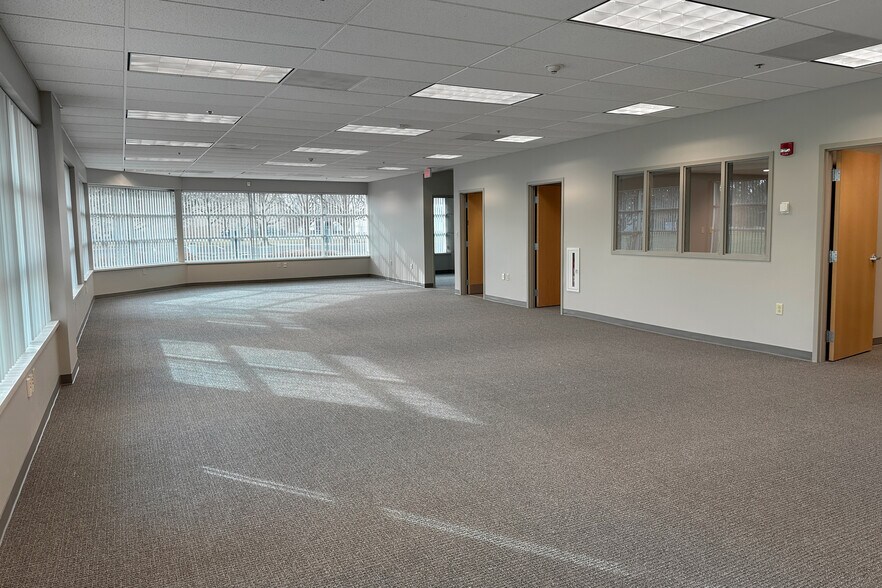 More Photos Of 500 Creekside Dr, Amherst Light Distribution For Lease