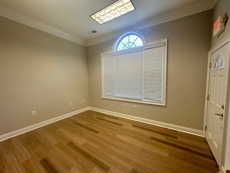 More Photos Of 10425 Old Alabama Connector Rd, Alpharetta Office For Lease